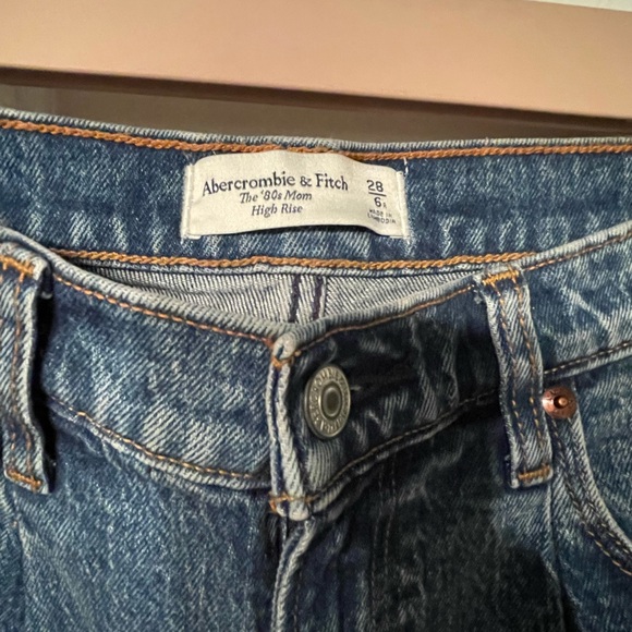 A&F The 80s Mom High Rise Jeans - Picture 3 of 3